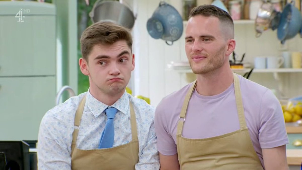 Henry's face reaction lmao 😂😂
The most dapper baker ever
#GBBO