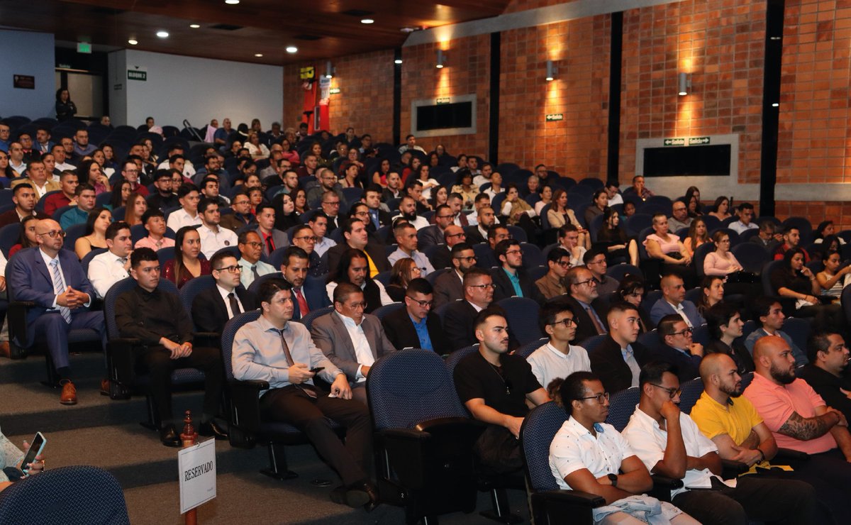 FUNDATECcr's tweet photo. El pasado miércoles, tuvimos el honor de realizar en dos actos de graduación, la entrega de 231 títulos en diversas disciplinas. 🎓

🌟 Queremos felicitar a las y los graduados por su dedicación, esfuerzo y perseverancia.

#Graduación2023 #ÉxitoAcadémico #SelloTEC https://t.co/sRRGme2ZH6