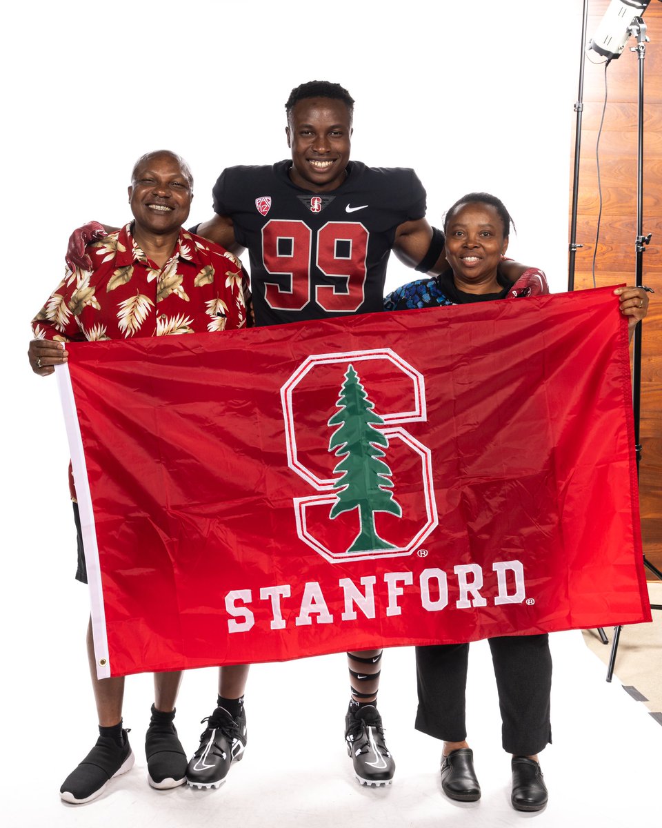 Had an amazing time at Stanford this weekend!! My thanks goes out to all the staff @StanfordFball, especially @TroyTaylorStanU, @CoachKolodziej, @CoachAprilOLB, and @CoachPehrson 🙏🏿