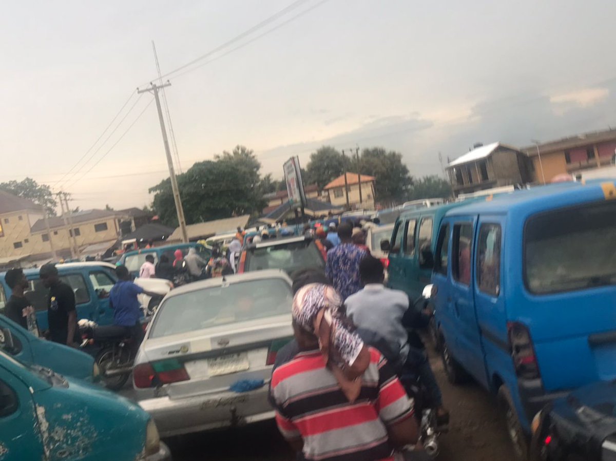 InsideOsogbo's tweet photo. HEADS-UP: Currently, there is traffic gridlock at the Stadium/Testing Ground Roundabout INSIDE ÒṢOGBO. Make use of alternative routes if you are in a hurry.

Good evening. 🤝🤝🤝

#InsideOsogbo https://t.co/q6rhgoIFcT