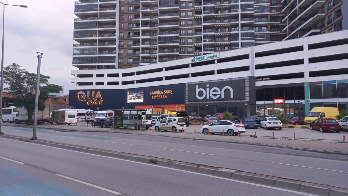 #bieny 
Geliyor, geliyor
Havalı geliyor
Güzelliği dillere destan
Bakın kim geliyor