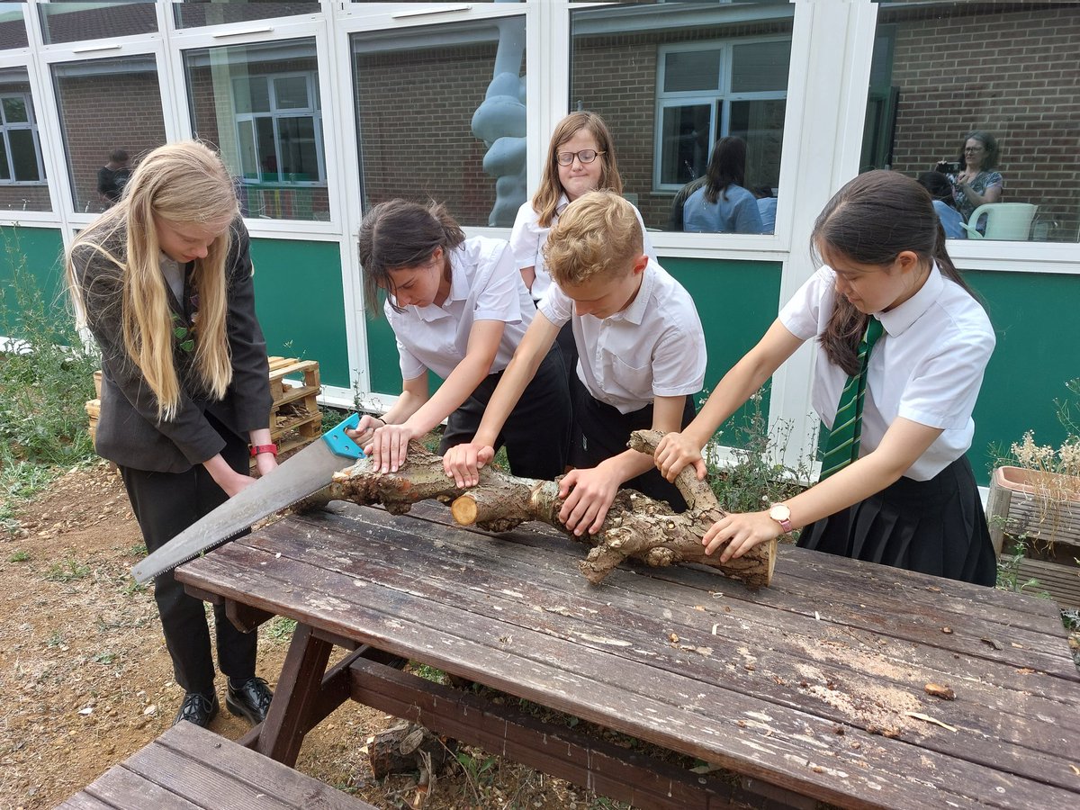 📣 @StanboroughS Nature & Eco Club, with extra help from @Stanb_ADT woodworkers 🪚, worked hard after school today, collecting, preparing & using fallen pine cones, twigs & branches to build the next layer of our giant bug hotel. Looking fabulous! @EcoSchools  🕷🐜🪳🦋🐌🐞🪲🐝