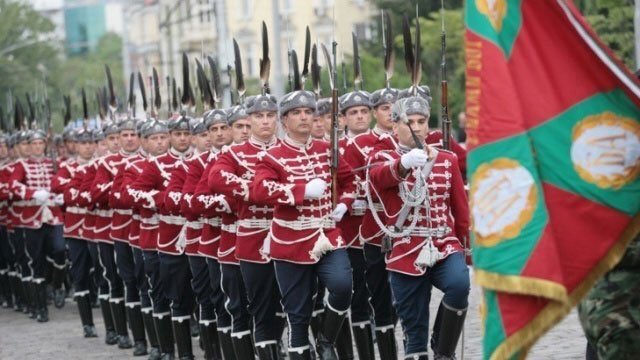 Bulgaria has decided to send another military aid package to Ukraine.

The new Bulgarian government has promised to send much more weapons to Ukraine.

Bulgaria is full of Soviet-era ammunition and heavy weapons desperately needed by Ukraine.

Well done Bulgaria!

🇧🇬🇺🇦