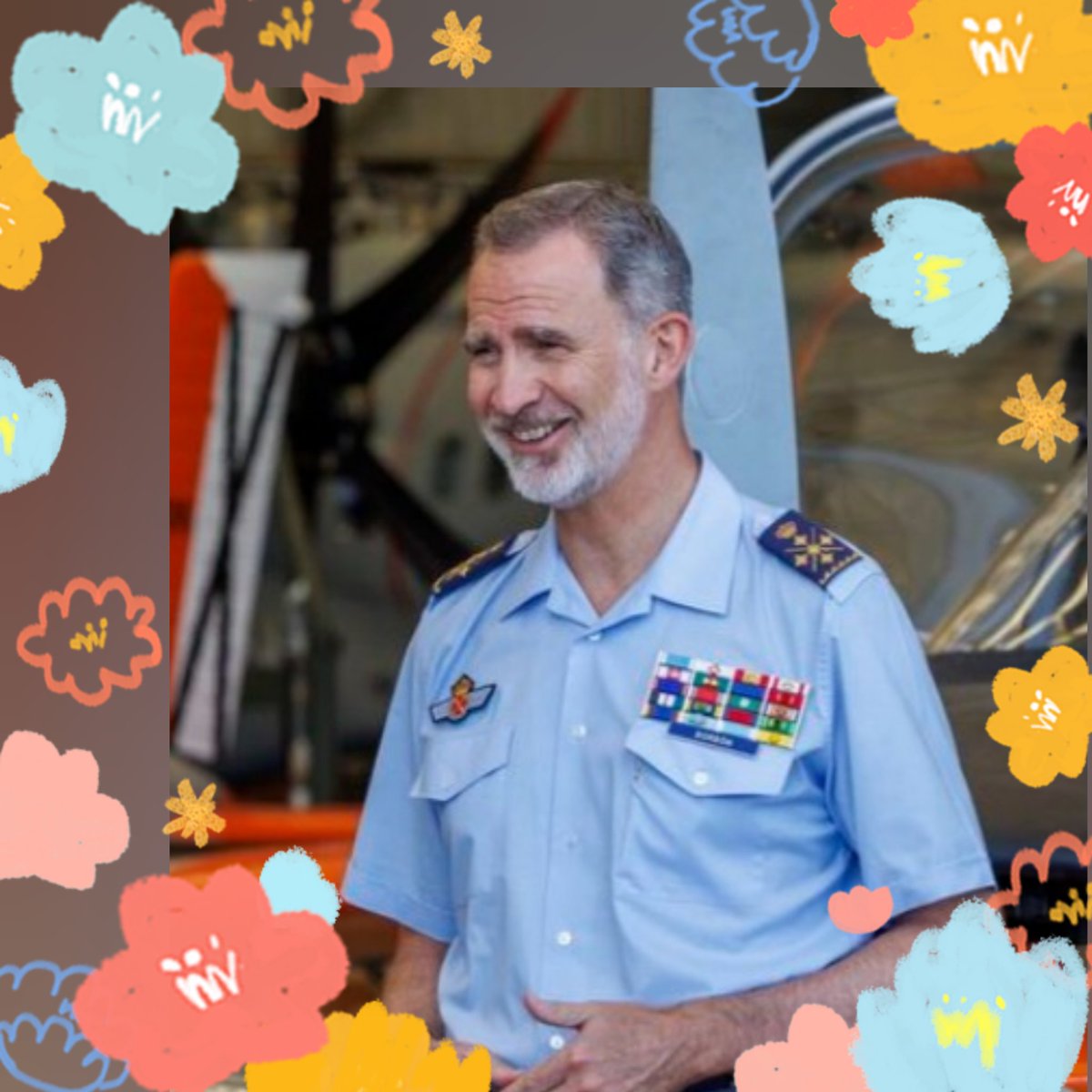 yatedigoyoque's tweet photo. REENVÍA ESTE #FELIPE6 DE LA SUERTE Y TENDRÁS 100 AÑOS DE FELICIDAD.

Ah, recuerda que él también tiene problemas como tú. 
Concretamente, él, tiene que elegir bañador para irse a su palacio de Marivent a [(tocarse los huevos)] trabajar todo el verano. https://t.co/ovAS5PyZjb