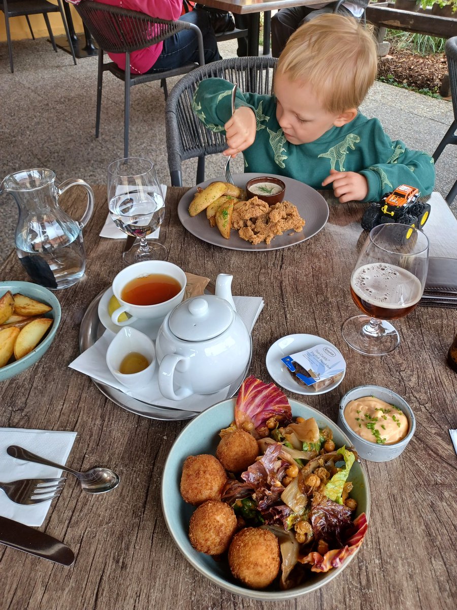 Kosta4's tweet photo. Na pražské ceny nehleď, když je na talíři skvostný sleď!
(teda kapr a candát, ale ty se nerýmujou)
#trebon #supina https://t.co/ej7beYev41