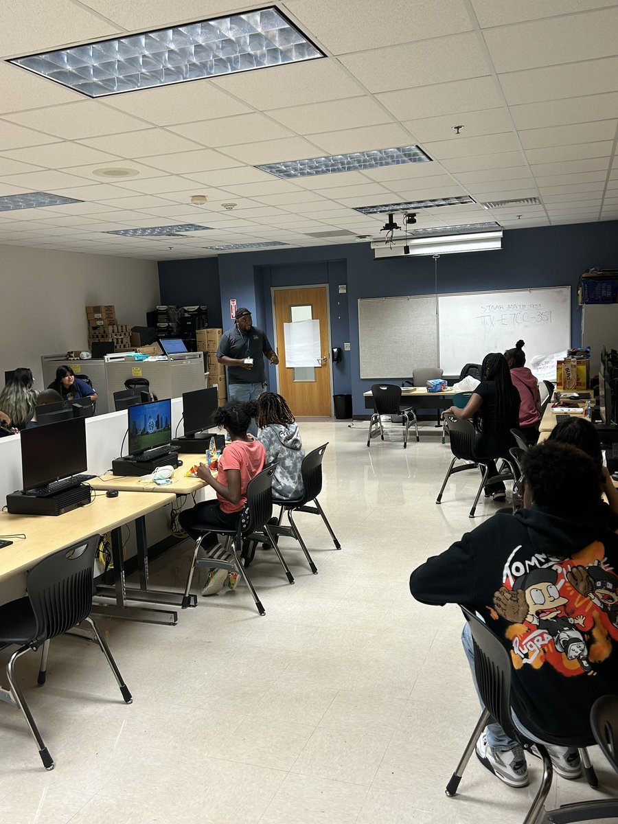 DanielFregens's tweet photo. @HISD2College came and gave a presentation on tools for high school success. Students were informed on college eligibility, credit requirements, and GPA importantance. @HISD_ProjectEx @GLECPVA https://t.co/je4XtgkD8X