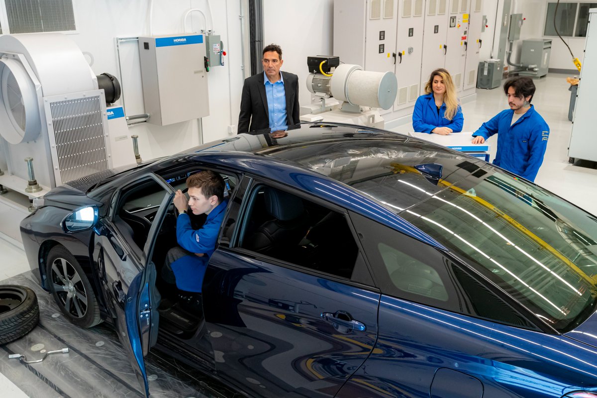 UCICleanEnergy's tweet photo. The U.S. DOE @ENERGY  awarded $3.75 million to HIMaC for research in clean hydrogen technologies. Led by HIMaC Dir. @VoyaStamen, the team's research would enable the widespread commercialization of H2 &amp; fuel cell technology in medium- &amp; heavy-duty trucks.
https://t.co/wyNLeQ5Xkc https://t.co/PJxmuGKhnD