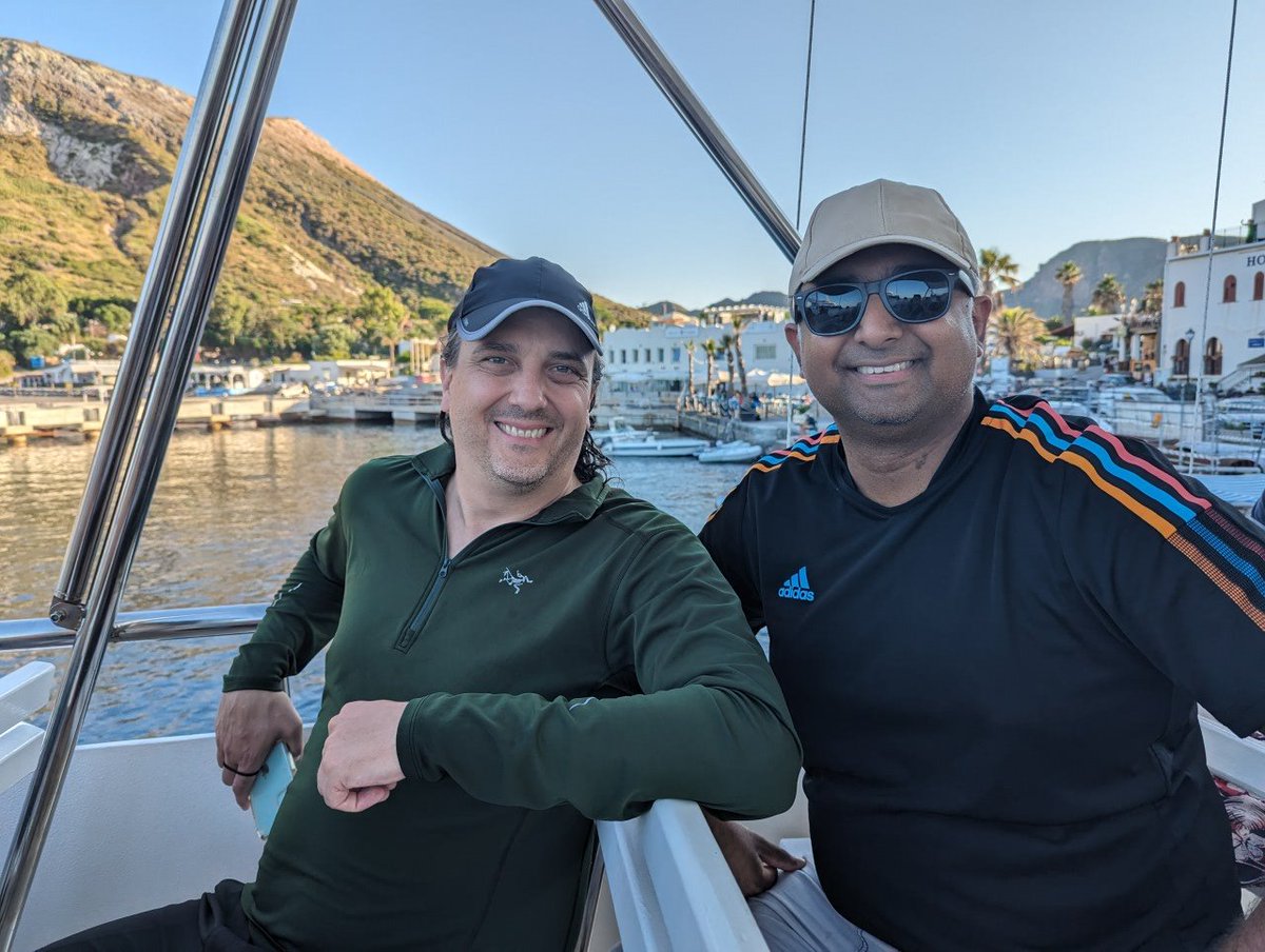 Meeting Lee Cooper and discussing histopathology on the boat at #Lipari