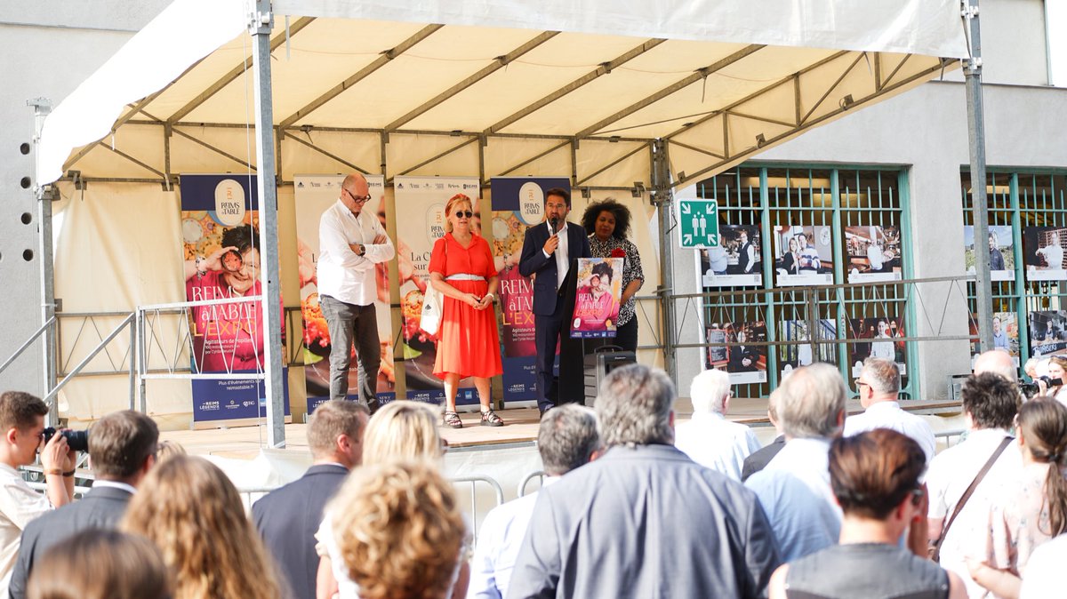 VilledeReims's tweet photo. Vernissage de "Reims à table, l’expo" ! Plus d’une centaine de #portraits de #restaurateurs Rémois, saisis par le photographe Cyrille Beudot, sont à retrouver tout l’été sur les portes des Halles du #Boulingrin, monument emblématique de l’identité culinaire de #Reims ! https://t.co/pdl9xAtnzV