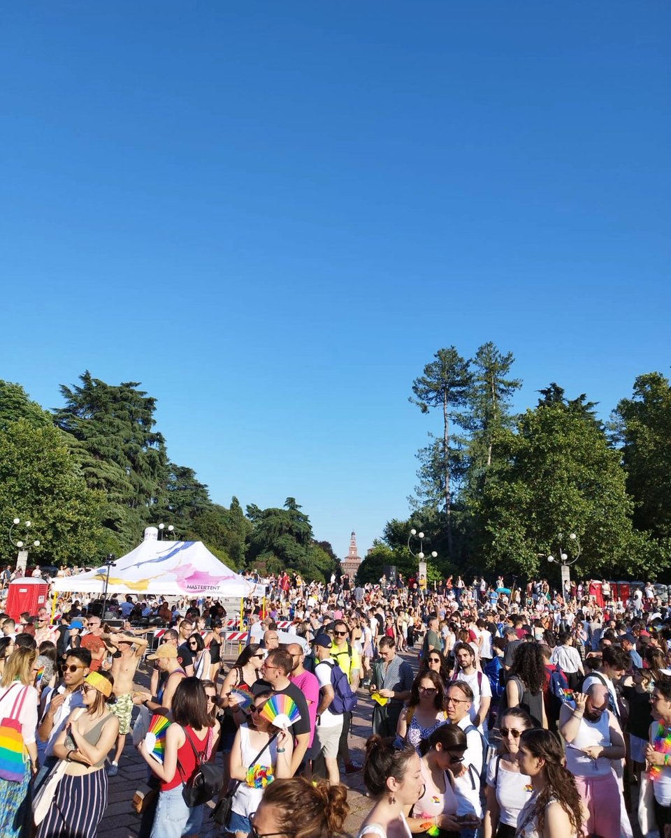 Il #pridemonth sta per terminare, ma non l'#ondapride: quest'anno più convinti che mai. Sempre in marcia per rivendicare i nostri diritti umani! E sempre in lotta per riaffermare il diritto al rispetto delle nostre identità e quello di vivere allo scoperto! #outandproud🌈