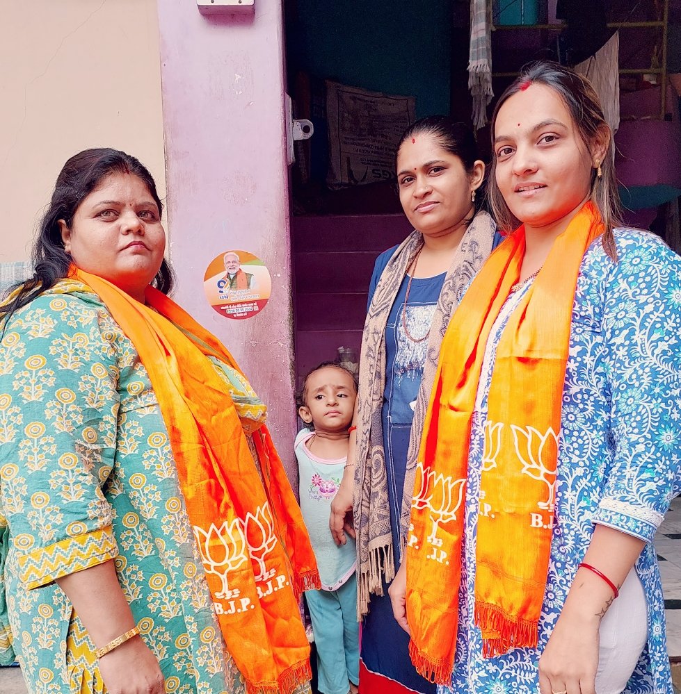 NehaAnilPatel3's tweet photo. #ઘર_ઘર_સંપર્ક_અભિયાન

ભારતીય જનતા પાર્ટી જંબુસર

 અલ્પકાલીન વિસ્તારક તરીકે આજ રોજ જંબુસરનગરપાલિકાના વોર્ડ નં 6માં  બૂથ નંબર 138 ના  વિવિધ કલ્યાણકારી યોજનાના લાભાર્થીઓ  મુલાકાત કરી .@MarutisinhAtod3 @pradipsinhbjp @narendramodi @CRPaatil @Deepikasardava @AmitShah https://t.co/bMR4fSRJbJ