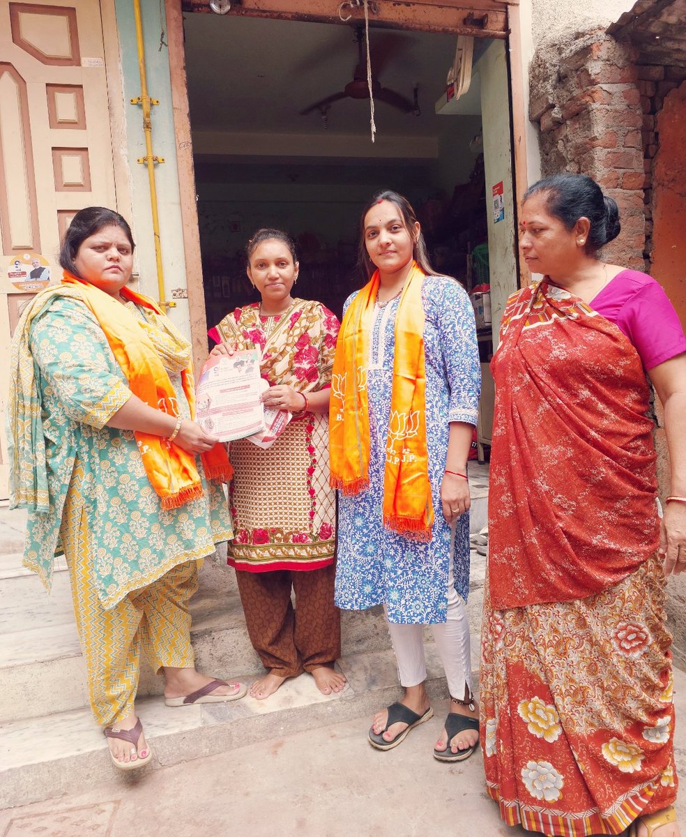 NehaAnilPatel3's tweet photo. #ઘર_ઘર_સંપર્ક_અભિયાન

ભારતીય જનતા પાર્ટી જંબુસર

 અલ્પકાલીન વિસ્તારક તરીકે આજ રોજ જંબુસરનગરપાલિકાના વોર્ડ નં 6માં  બૂથ નંબર 138 ના  વિવિધ કલ્યાણકારી યોજનાના લાભાર્થીઓ  મુલાકાત કરી .@MarutisinhAtod3 @pradipsinhbjp @narendramodi @CRPaatil @Deepikasardava @AmitShah https://t.co/bMR4fSRJbJ