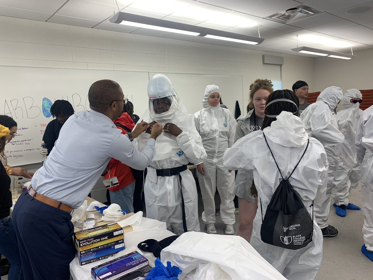 BGSOVT's tweet photo. Thank you @vt_bci for allowing us to collaborate with you all during BCI week !! We had loads of fun working with and mentoring students within our community to get excited about VT and SCIENCE 🧪 #letsgohokies #BlackExcellence https://t.co/1p8u6WzbkZ