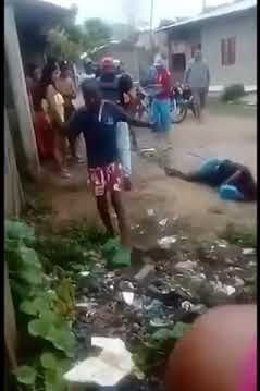 OjoMudo's tweet photo. Ojalá hubieran tenido la misma solidaridad con el hijo de María del Pilar Hurtado, que fue testigo de cómo mataron a balazos a su mamá…

Vayan y coman mucha mierda “bienpensantes” hijos de puta!!!!

*Perdón, me exalté… https://t.co/wR8kUF72Ky