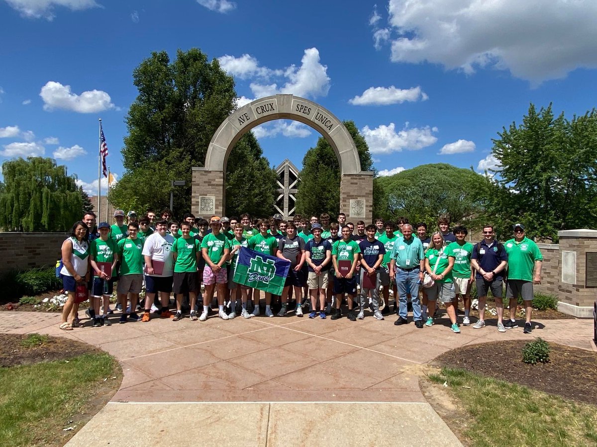nddons's tweet photo. Our rising Senior Class visited @HolyCrossND and @NotreDame! https://t.co/8Ut0P5IWMj