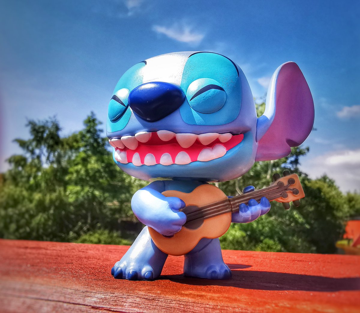 Stitch is looking forward to SDCC announcements 🎸 🎶

 👑@OriginalFunko|@FunkoEurope
📱#funkofunatic #fotw #fotm  #sdcc #stitch #lilostitch #waltdisney #disney #happiness #ukulele #sing #play #nature
