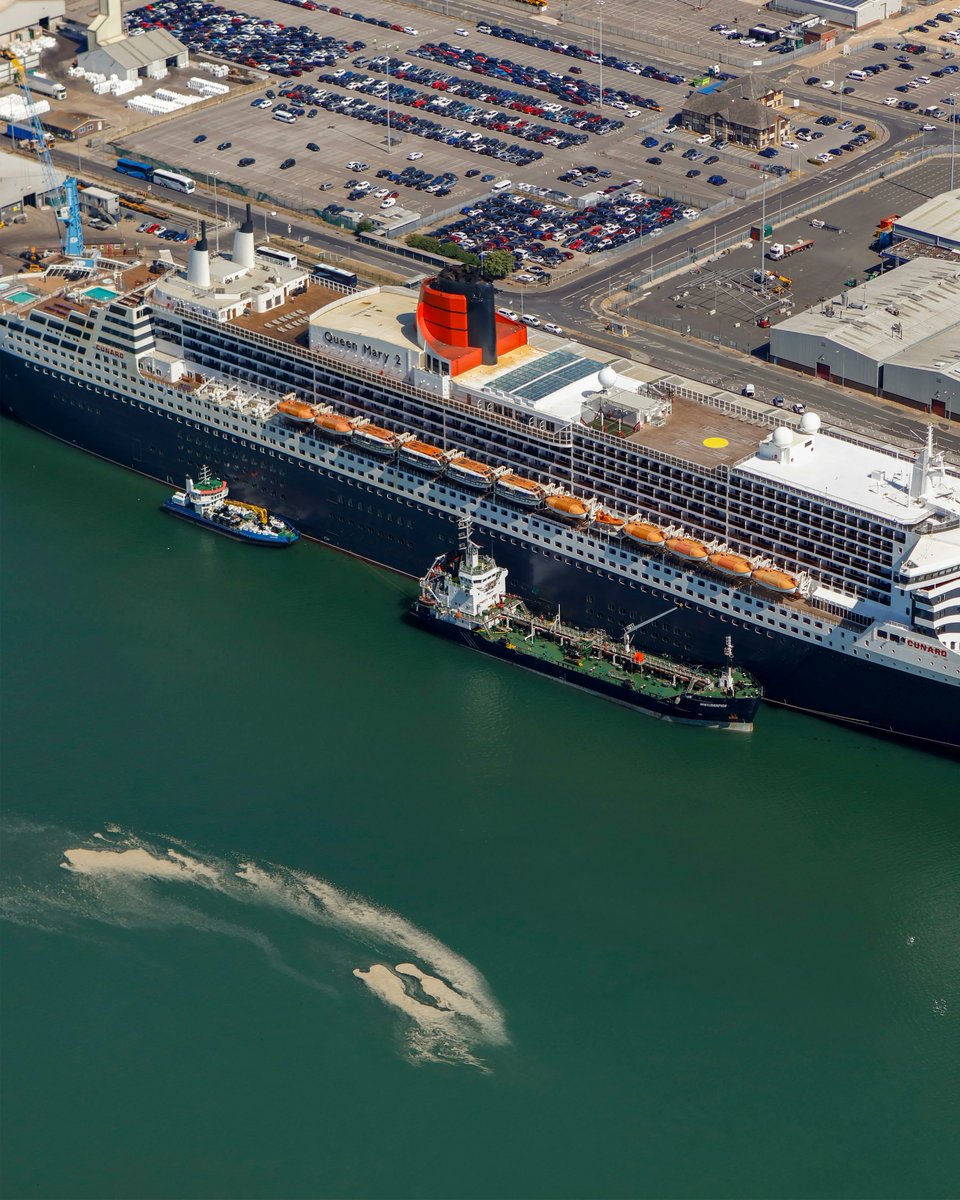 commission_air's tweet photo. Captured from our helicopters, the Queen Mary 2! An impressive luxury cruise liner ⛴️ 
#aerial #aerialphotography #photography #helicopter #CruiseLiner #QueenMary https://t.co/yRtYWWucJL