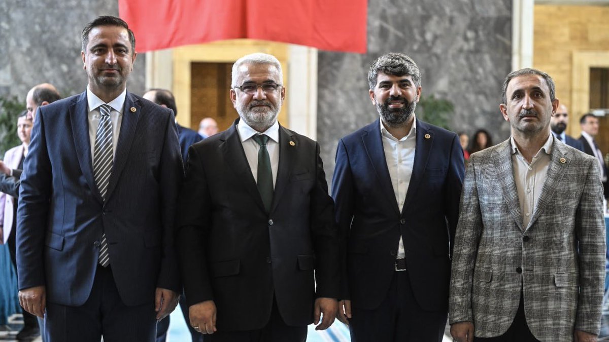 🔴 HÜDA PAR milletvekilleri, ilk vekillik maaşlarını deprem bölgelerindeki ihtiyaç sahiplerine gönderme kararı aldı.