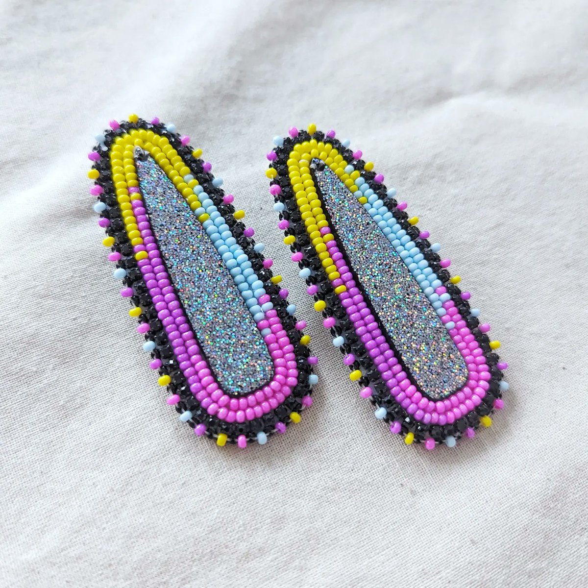 NEW retro sparkle ✨💖 LOVE how these turned out! Now available on my website beadworkbykay.ca #beadwork #handmade #jewelrymaking