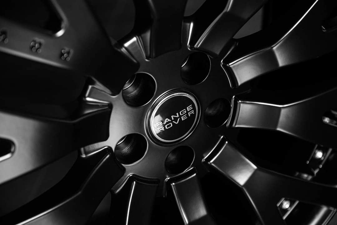 The RS-2 Light Alloy Wheels from Chelsea Truck Company have a 10-Split V-Spoke design. These wheels measure 9.5' x 23' and are painted in a beautiful Satin Black finish. 
#ChelseaTruckCo 
#KahnDesign 
#LandRover