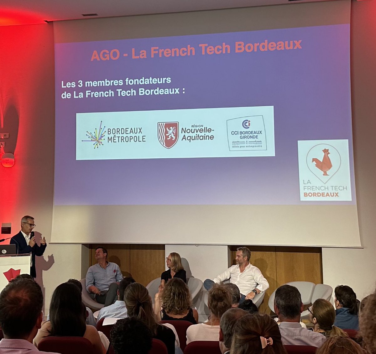 jeromeleleu's tweet photo. #FrenchTechBordeaux Très belle surprise de @philippemetayer et l’équipe permanente pour remercier le board des entrepreneurs de la @FrenchTechBdx pour leur mandat 🙌 

Bravo pour le résultat 👏 : Cyril @hdesliens @go_dore Hannah @julienanselme_ @tehtris_elena Glwadys #Yourocks 💪 https://t.co/pV5M2JIpEk