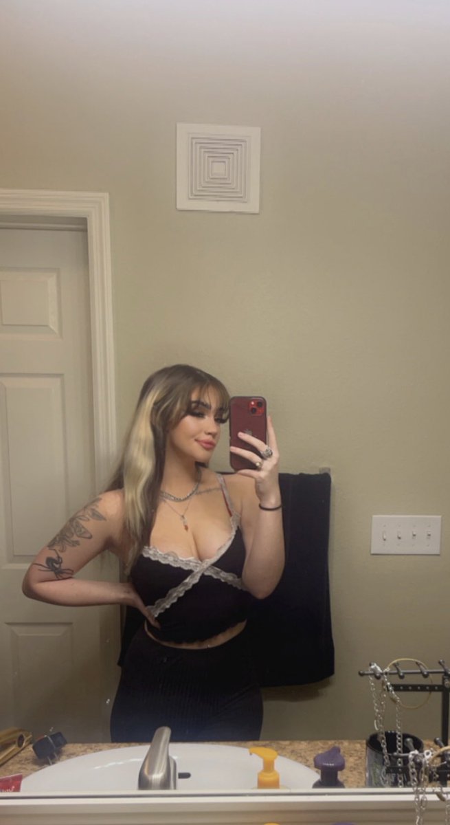 𝕾𝖔𝖋𝖎𝖆 🌈 tweet media