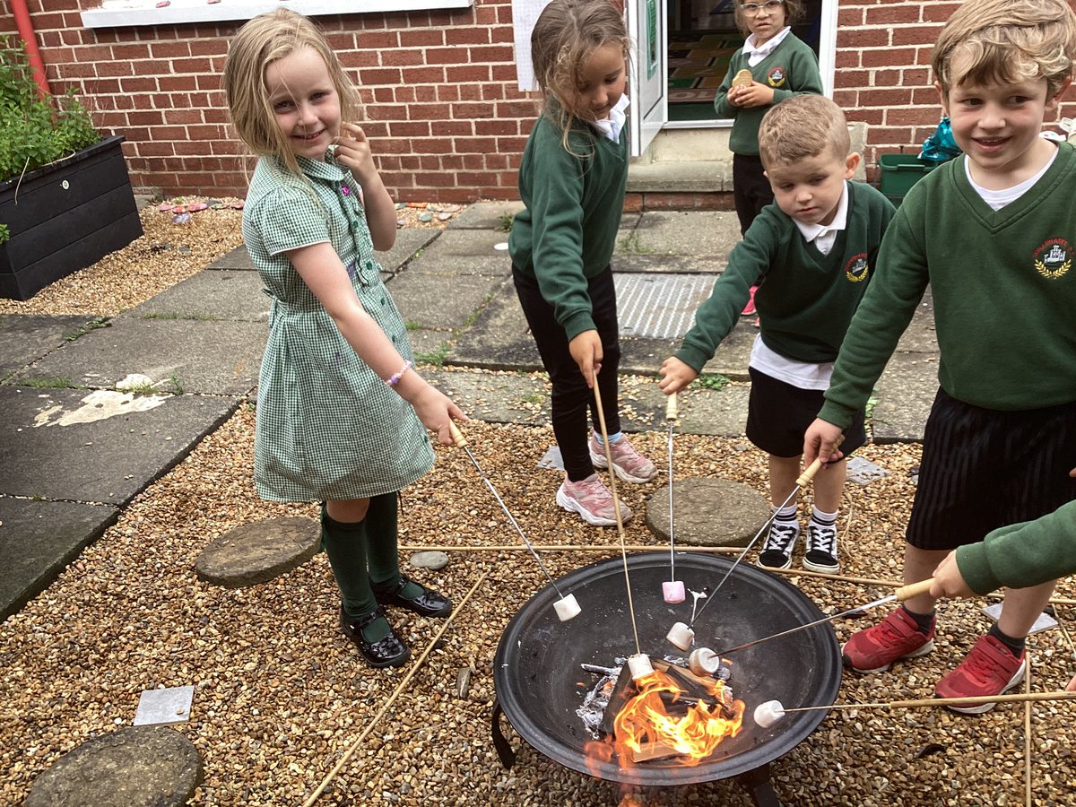 donaghadee_ps's tweet image. P1 made s’mores today as part of our Outdoor Learning #makingmemories #funoutdoors