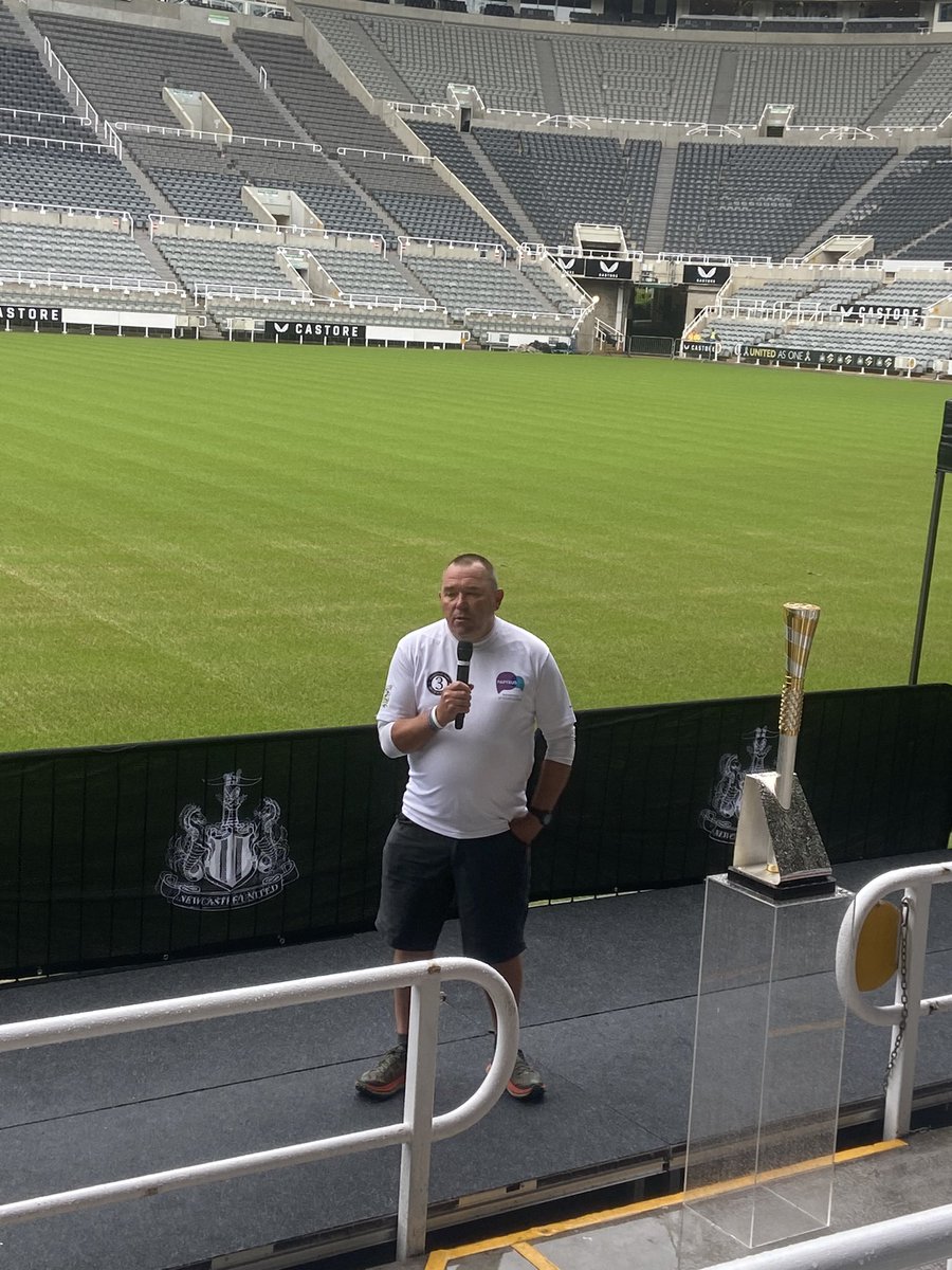 @AireyAndy from @3dadswalking joined us at @BatonOfHopeUK in #Newcastle at @NUFC St James Park. 
An inspiring end to our day
#SuicidePrevention 
#SuicideAwareness