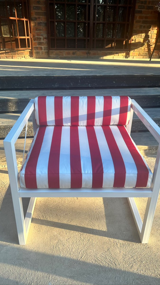 oupapilane's tweet image. 34OnSaturn

Today my team made these samples as we are trying to find a dominating colour scheme that we can use for the seats. 

Please do advise if you may🙏🏽🙏🏽