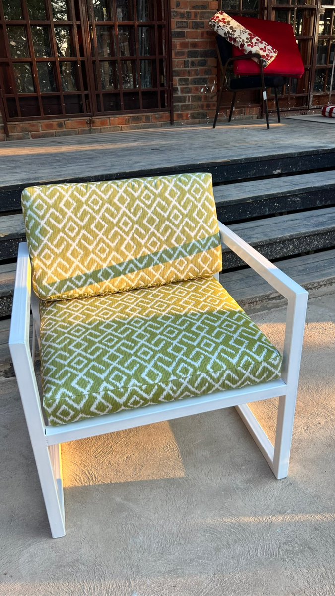 oupapilane's tweet image. 34OnSaturn

Today my team made these samples as we are trying to find a dominating colour scheme that we can use for the seats. 

Please do advise if you may🙏🏽🙏🏽