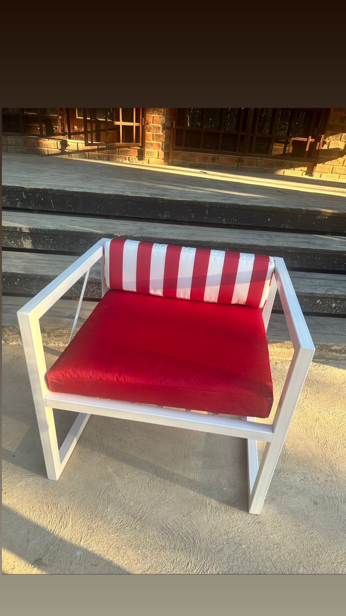 oupapilane's tweet image. 34OnSaturn

Today my team made these samples as we are trying to find a dominating colour scheme that we can use for the seats. 

Please do advise if you may🙏🏽🙏🏽