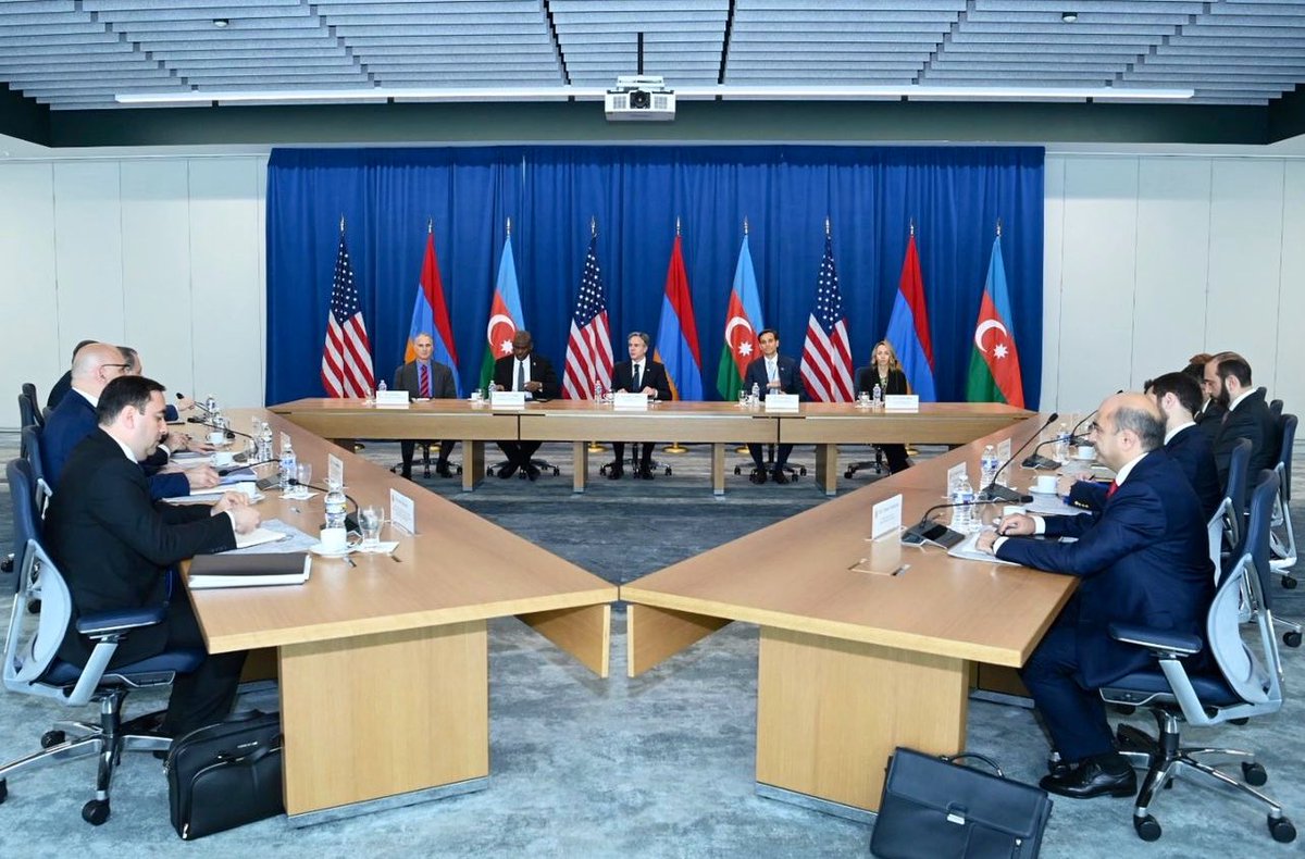 Network of Azerbaijani Canadians (@azcanet) on Twitter photo NEW: The foreign ministers of Azerbaijan <a href="/Bayramov_Jeyhun/">Jeyhun Bayramov</a> & Armenia <a href="/AraratMirzoyan/">Ararat Mirzoyan</a> being welcomed by Secretary <a href="/SecBlinken/">Secretary Antony Blinken</a> for the next round of peace negotiations in Arlington, Virginia today.
We hope to soon see the signing of a lasting peace agreement between 🇦🇿&🇦🇲 based on NEW: The foreign ministers of Azerbaijan <a href="/Bayramov_Jeyhun/">Jeyhun Bayramov</a> & Armenia <a href="/AraratMirzoyan/">Ararat Mirzoyan</a> being welcomed by Secretary <a href="/SecBlinken/">Secretary Antony Blinken</a> for the next round of peace negotiations in Arlington, Virginia today.
We hope to soon see the signing of a lasting peace agreement between 🇦🇿&🇦🇲 based on