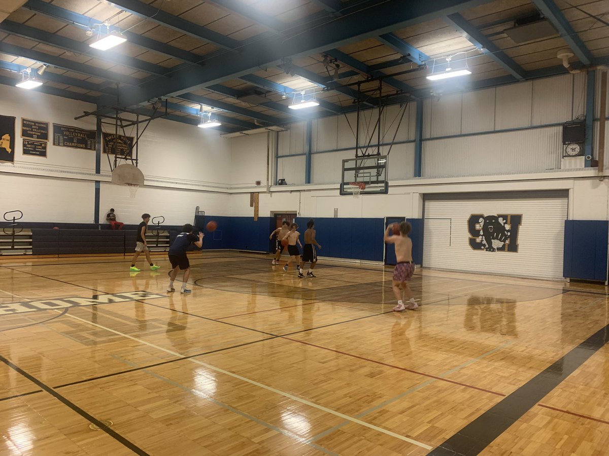 SweetHomeHoops's tweet image. Day 1 of shooting and lifting.  
Great work this morning.
#backinthelab
#getback