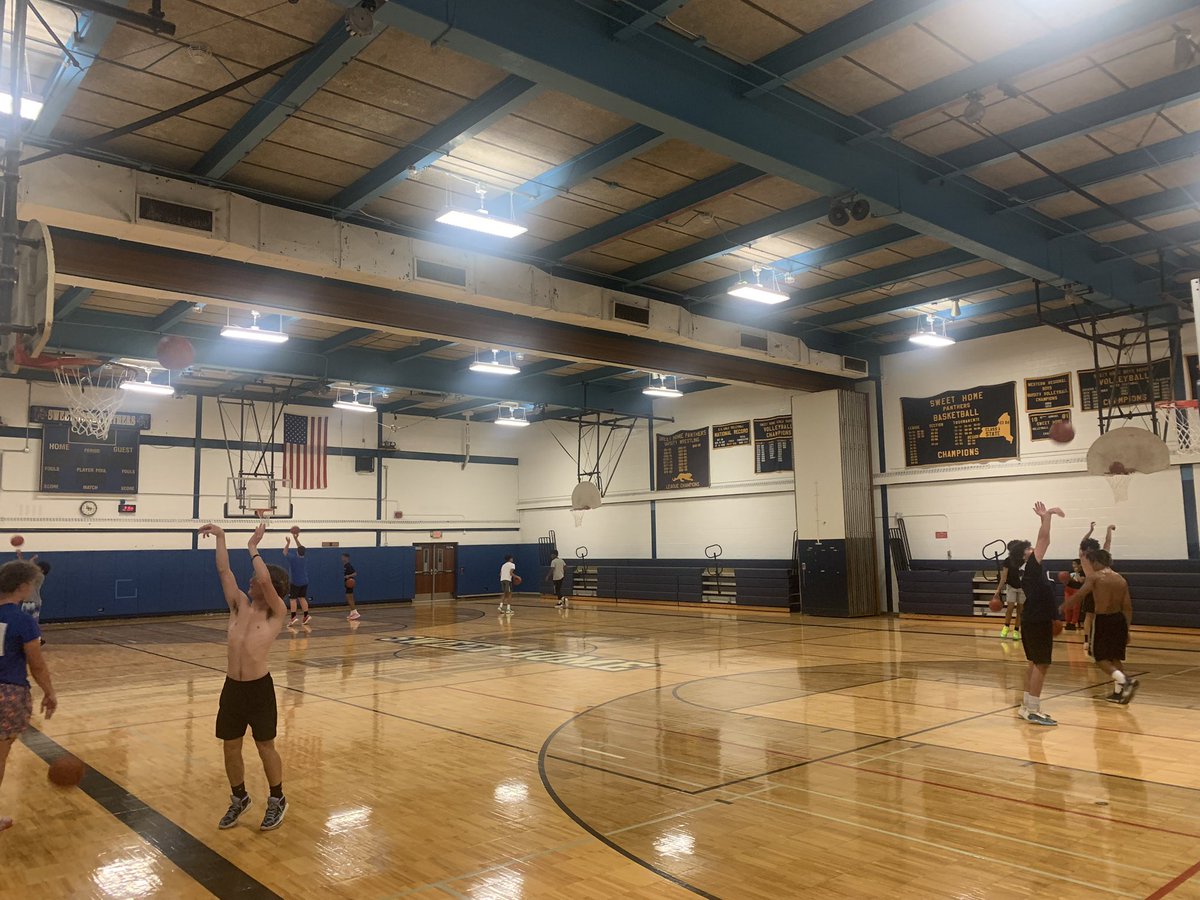 SweetHomeHoops's tweet image. Day 1 of shooting and lifting.  
Great work this morning.
#backinthelab
#getback