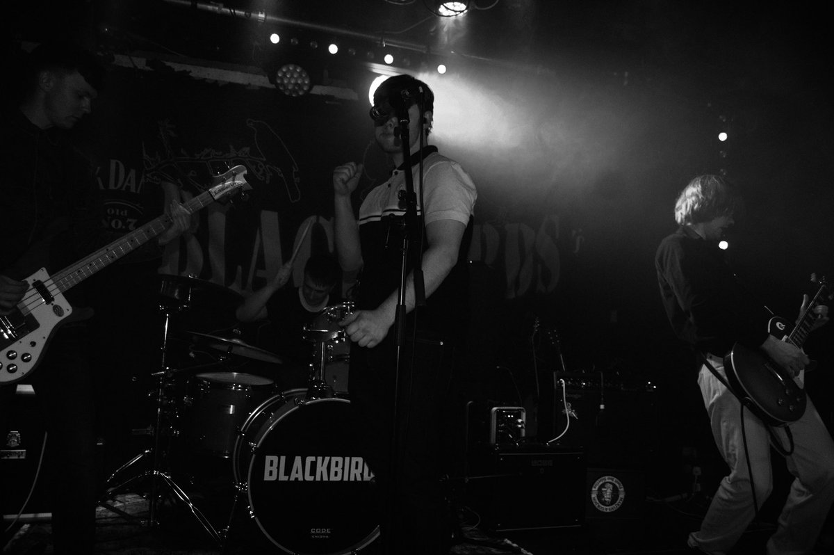 BLACKBIRDS (@blackbirds_band) on Twitter photo 24.6.2023 EDINBURGH
Thank you to everybody in the crowd this weekend, what a gig!! Hopefully there’s many more as good as that to come.
Many thanks to <a href="/This_Feeling/">This Feeling</a> and The Vaunts and Balugas for amazing support slots.
Big love from the 4 of us 💚
📸 - Jade Stewart 24.6.2023 EDINBURGH
Thank you to everybody in the crowd this weekend, what a gig!! Hopefully there’s many more as good as that to come.
Many thanks to <a href="/This_Feeling/">This Feeling</a> and The Vaunts and Balugas for amazing support slots.
Big love from the 4 of us 💚
📸 - Jade Stewart