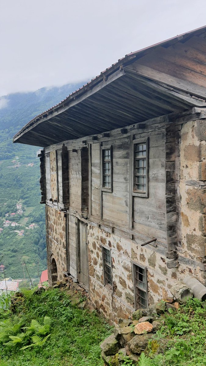 mutlu_sadik's tweet photo. Neslinin son örneklerinden Karadeniz köy evleri https://t.co/yfXI6KbuuW