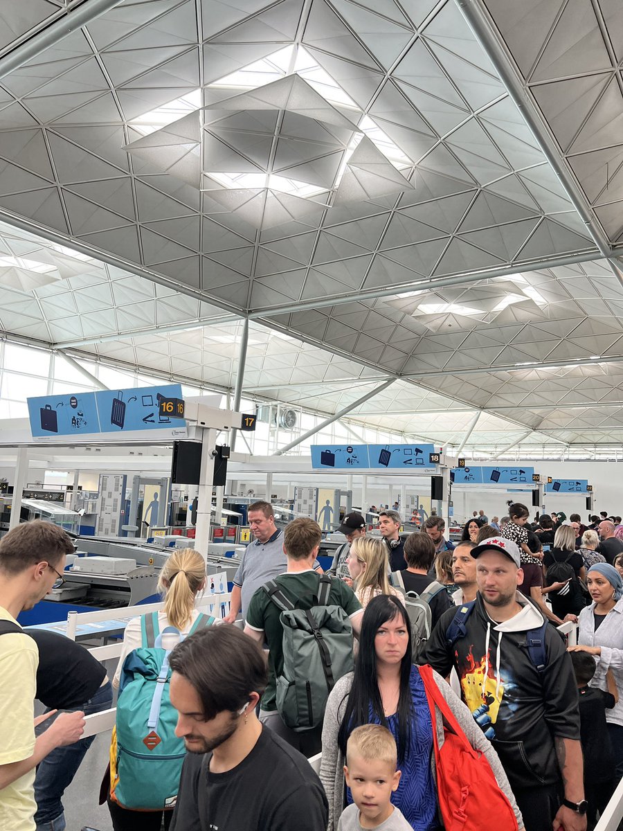 DarenCarpenter1's tweet photo. Usual Chaos @STN_Airport , hardly any security checks open https://t.co/Pf5bqP9EFw