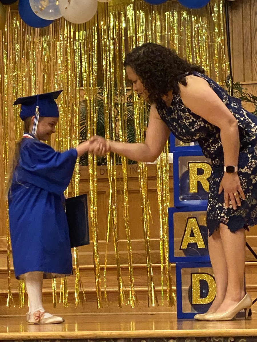 Dear educators, 
I see you! You are amazing! Keep up the good work. Stay strong! 💪🏽 📚📝
#teacherlife #educators #feedback #costumerservice #passionateteacher #bilingual #kindergartengraduation