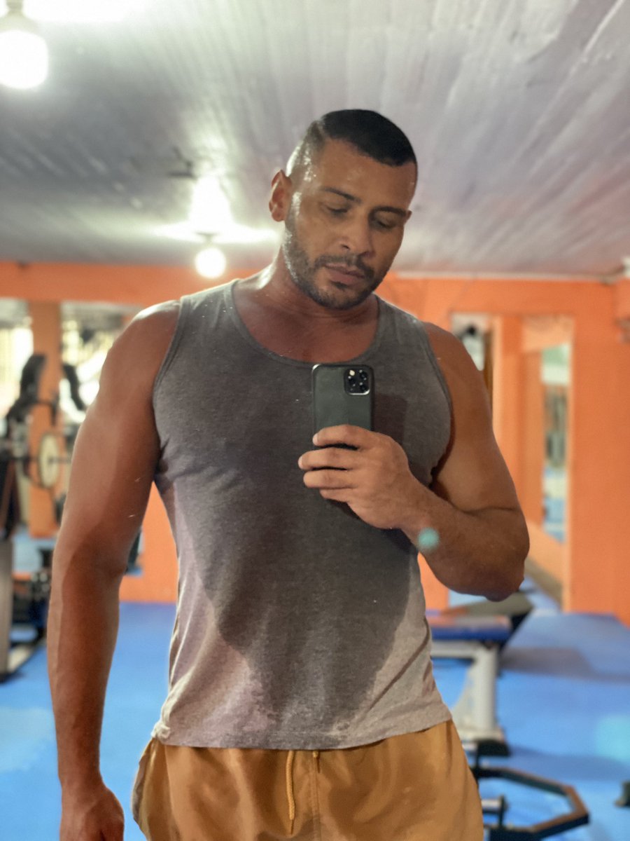 haroldocsilva's tweet photo. O bom é velho treino de terça 
#gym #gymbody https://t.co/BDiguCHTZK
