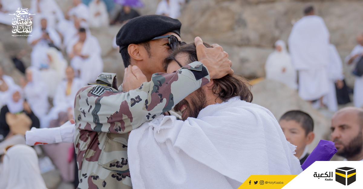 It’s the day of Arafa, when pilgrims witness the greatest ritual of Hajj, and you can sense much of the morals of Islam within the acts of volunteers and devoted policemen, who are supporting muslims with various services.

#HolyKaaba 🕋
#Hajj_gratitude_to_the_gracious
#Arafah