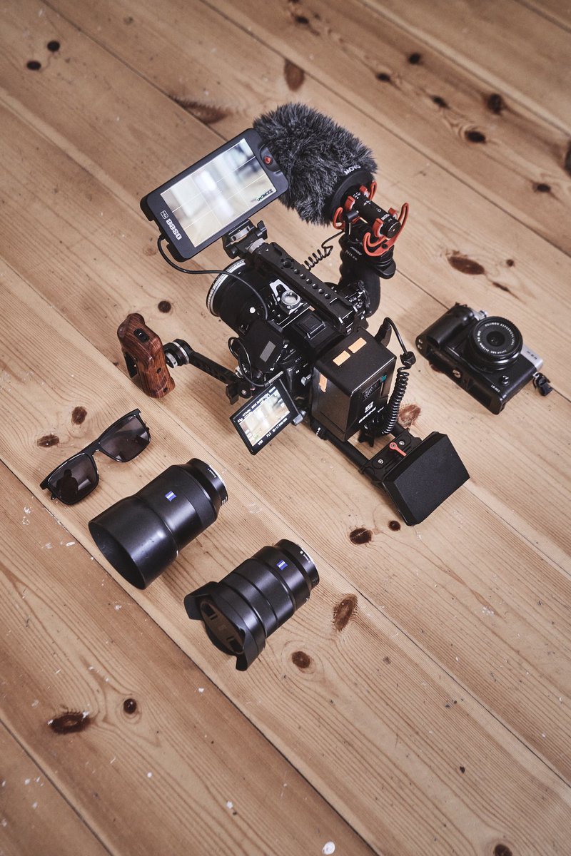 michaschmidt's tweet image. ready to roll… ✌🏻😎 #Documentary #SonyA7sIII #Sigma24mm #ZeissBatis85mm #Zeiss1635mm #FujiFilmXE3