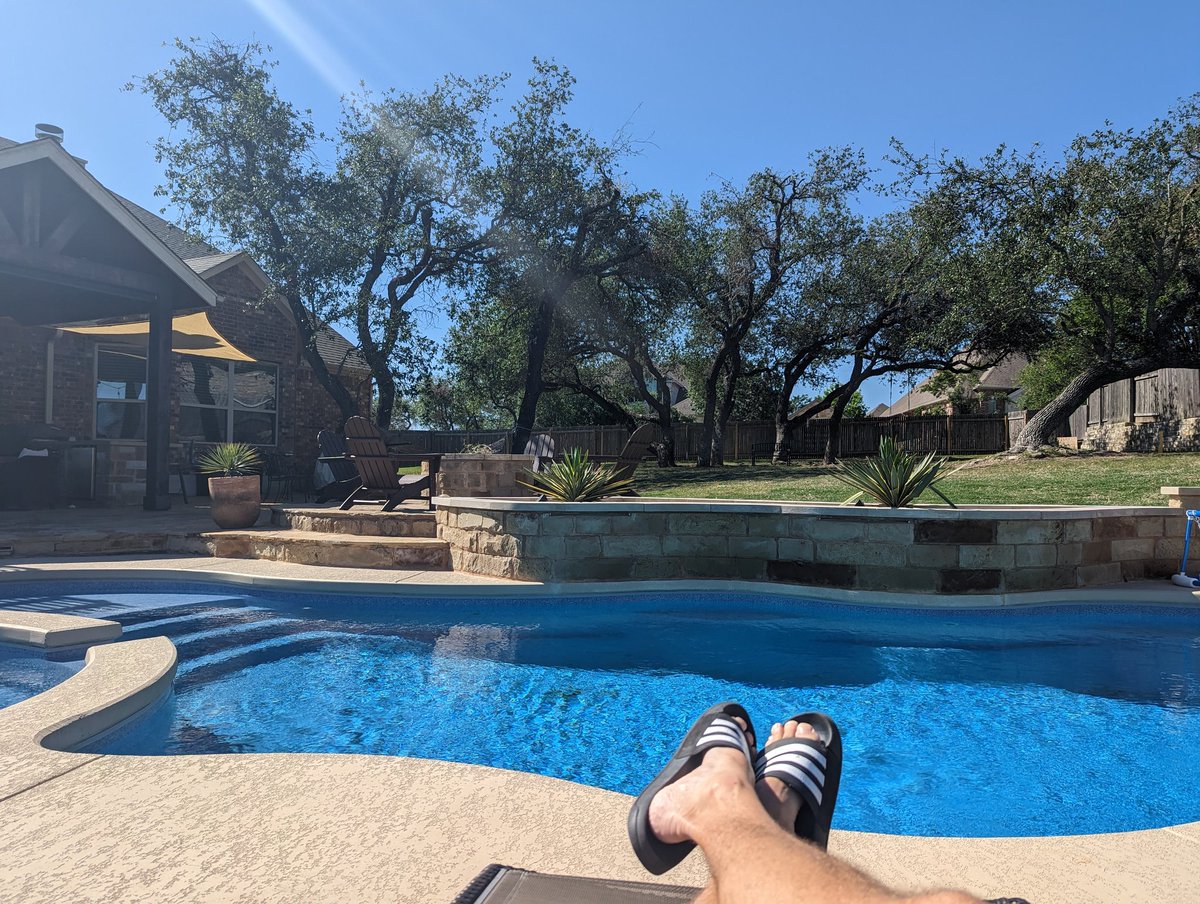 schelling_chris's tweet photo. @MonocleMan1 Not a cloud in the sky here. https://t.co/mtnG4blenk