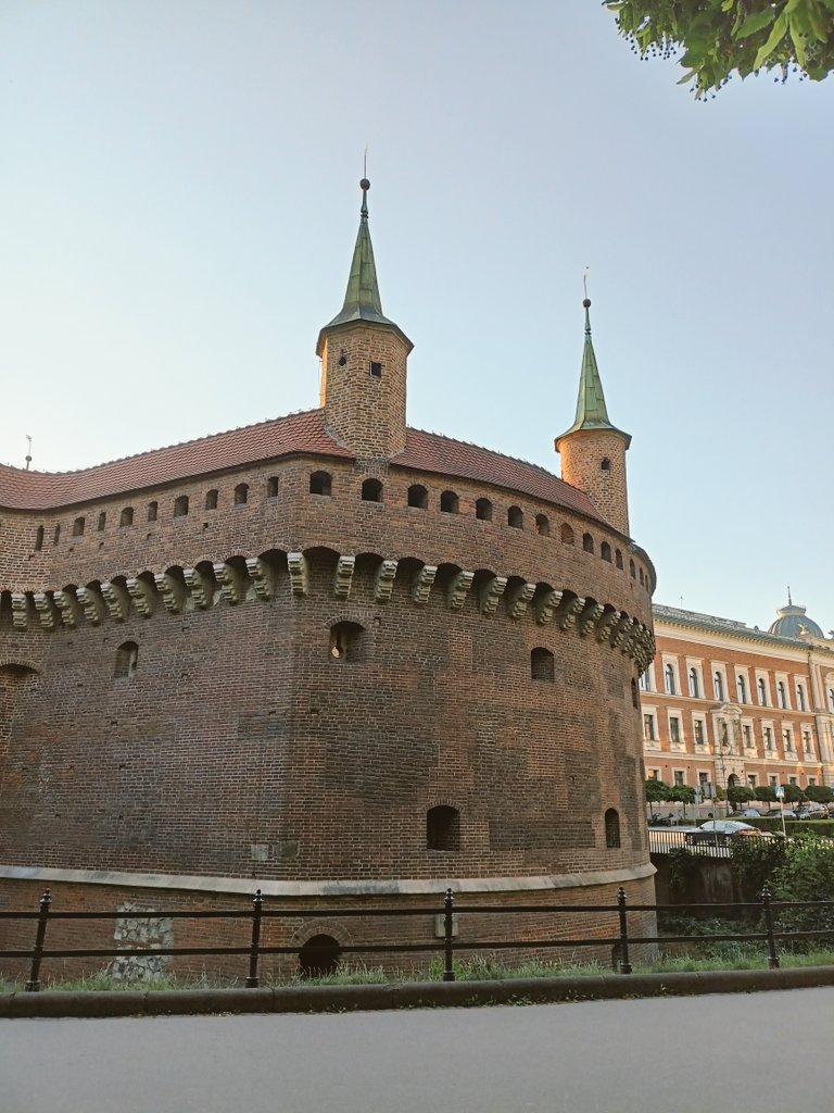 #Krakow şehir savunma surlarının bugüne kalan parçalarından birisi, gözetleme kulesi. #Barbican