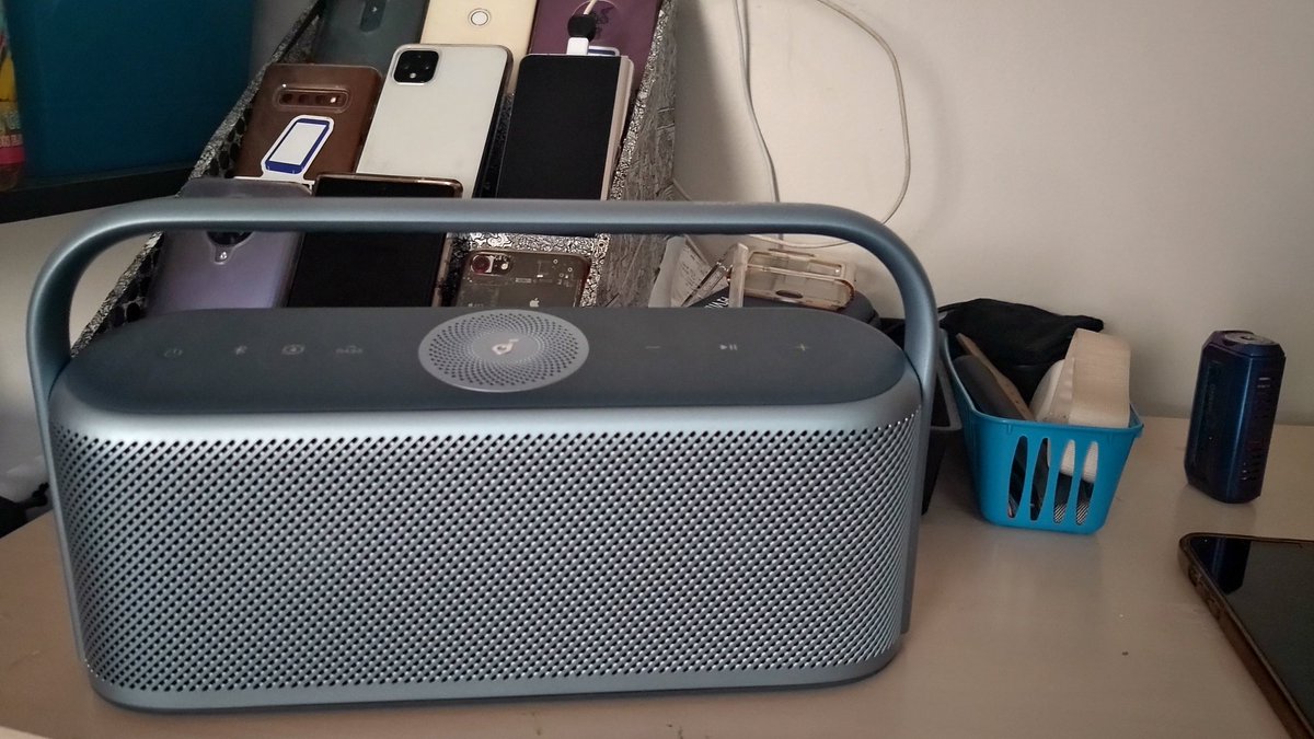 YDGDavidH's tweet photo. @soundcoreaudio Has nothing to do with these headphones but I absolutely LOVE my #soundcoremotionx600 speaker. This thing is MIND blowing https://t.co/4ytVLDdlL0