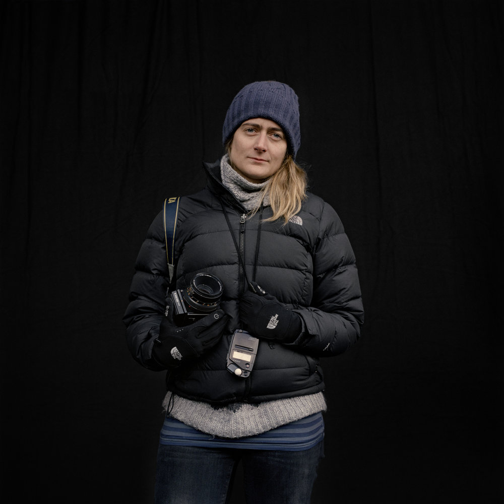 🔴#Ukraine 🇺🇦: la photojournaliste anglo-suédoise Anastasia Taylor-Lind de @NatGeo a été blessée ce soir dans une frappe qui a fait 3 morts et 22 blessés à #Kramatorsk. RSF rappelle que ces tirs 🇷🇺contre des civils et journalistes sont des crimes de guerre.