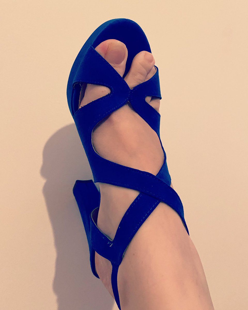 Some blue one? 
#feet #feetmodels #feetgram #feetoftheworld #feetpic #feetnails #thewordonthefeet #whatsonyourfeet #feetlover😍 #nails #naturalnails #naturalbeauty #cutefeet #cutefeetmodel #highheels #heels #heelsaddict #heelslover #heelshoes #feetseller #feetpicsforesale