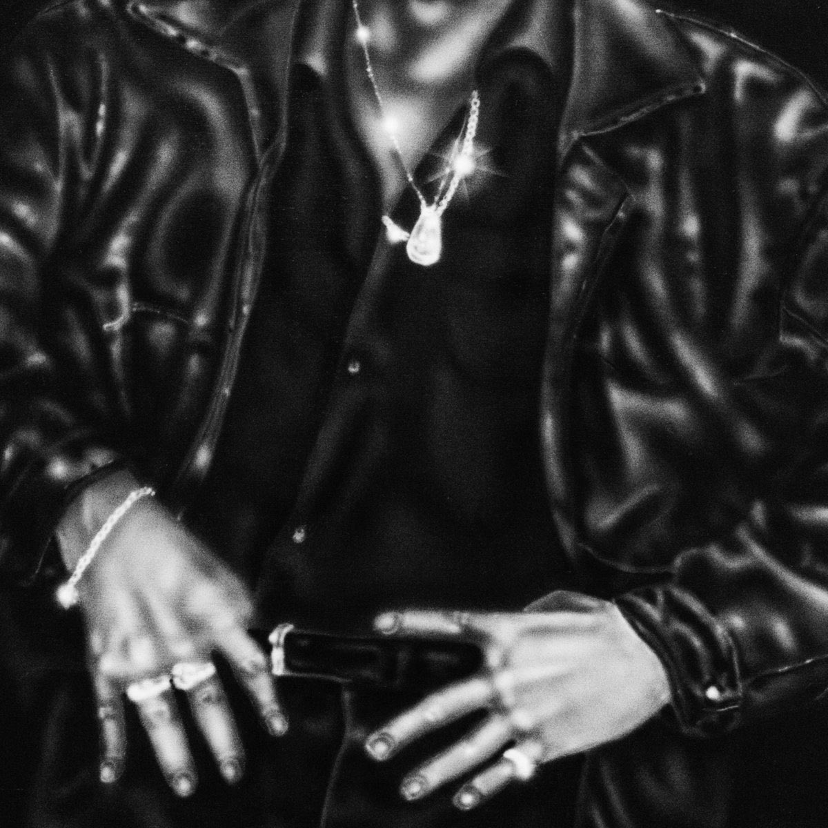 The shapeshifting Tony Price resumes control of the dancefloor with the title track of his new record Hit Piece that swaps the seedy and shadowy atmospheres of his last record IBM Contra with sweat-soaked and blood-rushing house rhythms.

newcommute.net/feed/2023/6/27…