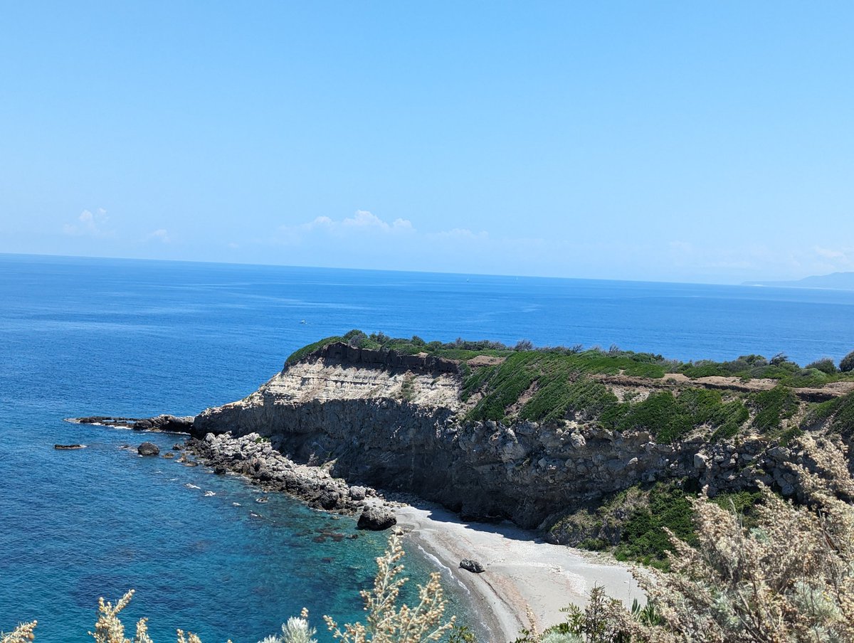 MarcoMeschis's tweet image. Some terracy pics from today. #Quaternary. #MarineTerraces.