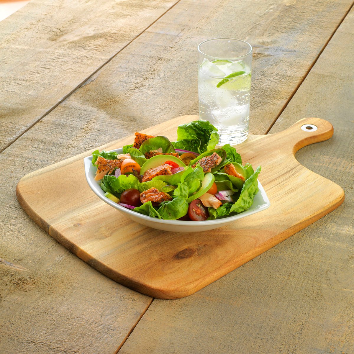 BosSmoked's tweet photo. Summer is here and what better way to welcome the season than with a fresh salad. Plate up some fresh greens and top with cherry tomatoes, red onion, cucumbers or any other favourite toppings. To finish it off add some Bos Smoked Rainbow Trout or Atlantic Salmon. Enjoy! ☀️ https://t.co/bKAznmH4In