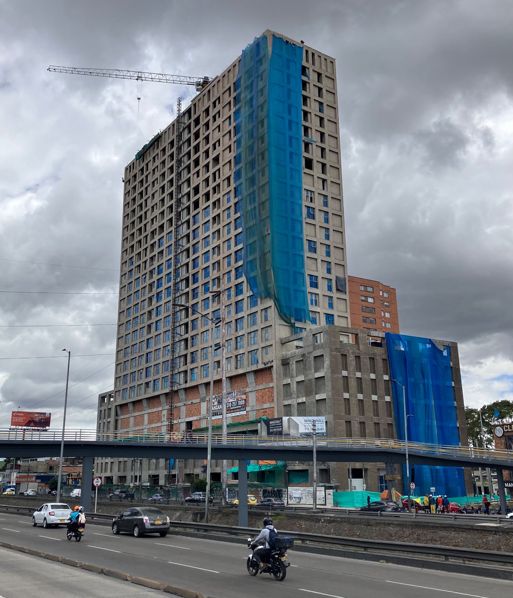JaimeRomeroL's tweet photo. ¿Les gusta la nueva arquitectura bogotana? https://t.co/UKqhhKpRlC